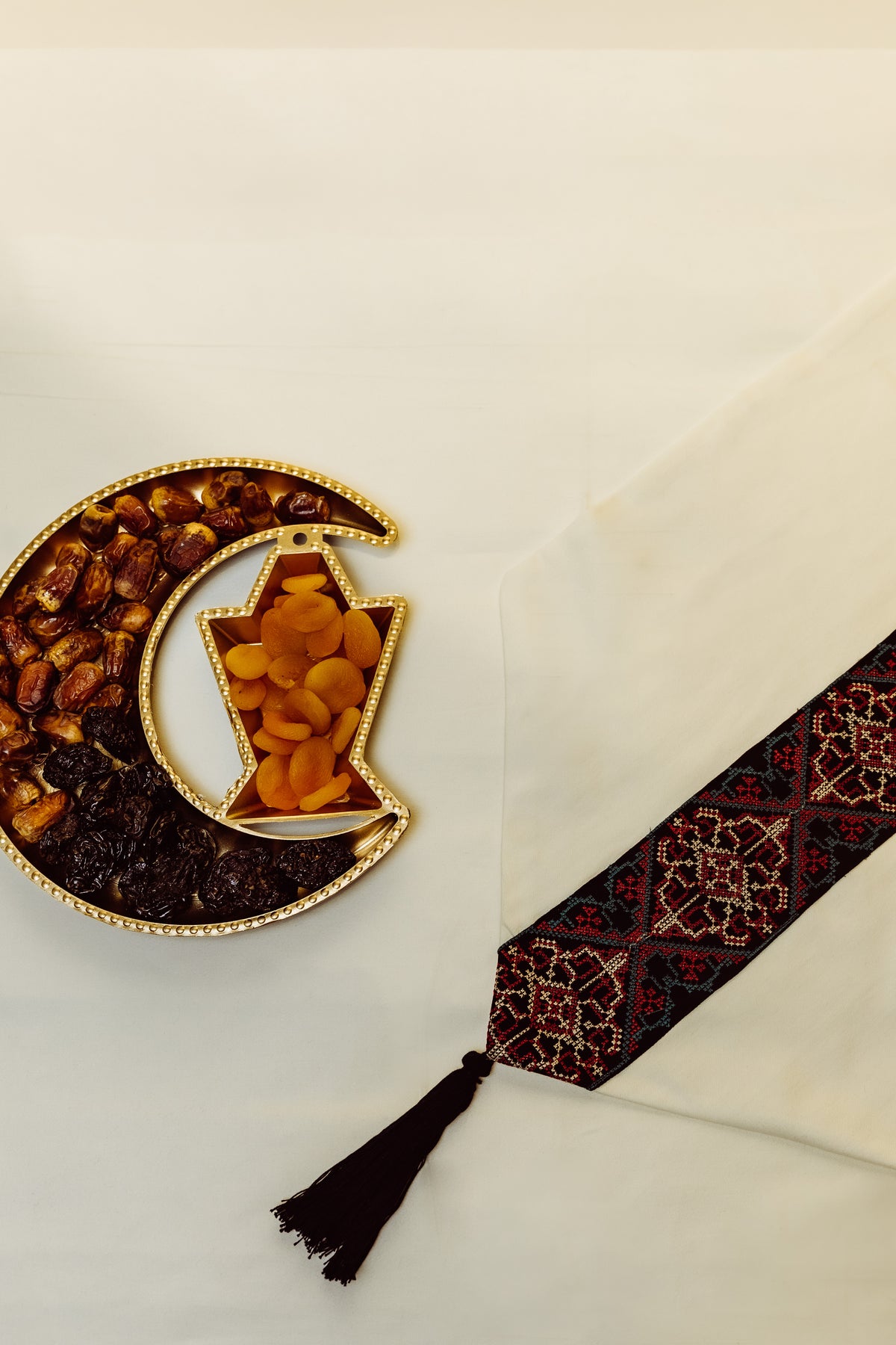 Etamine Table Runner